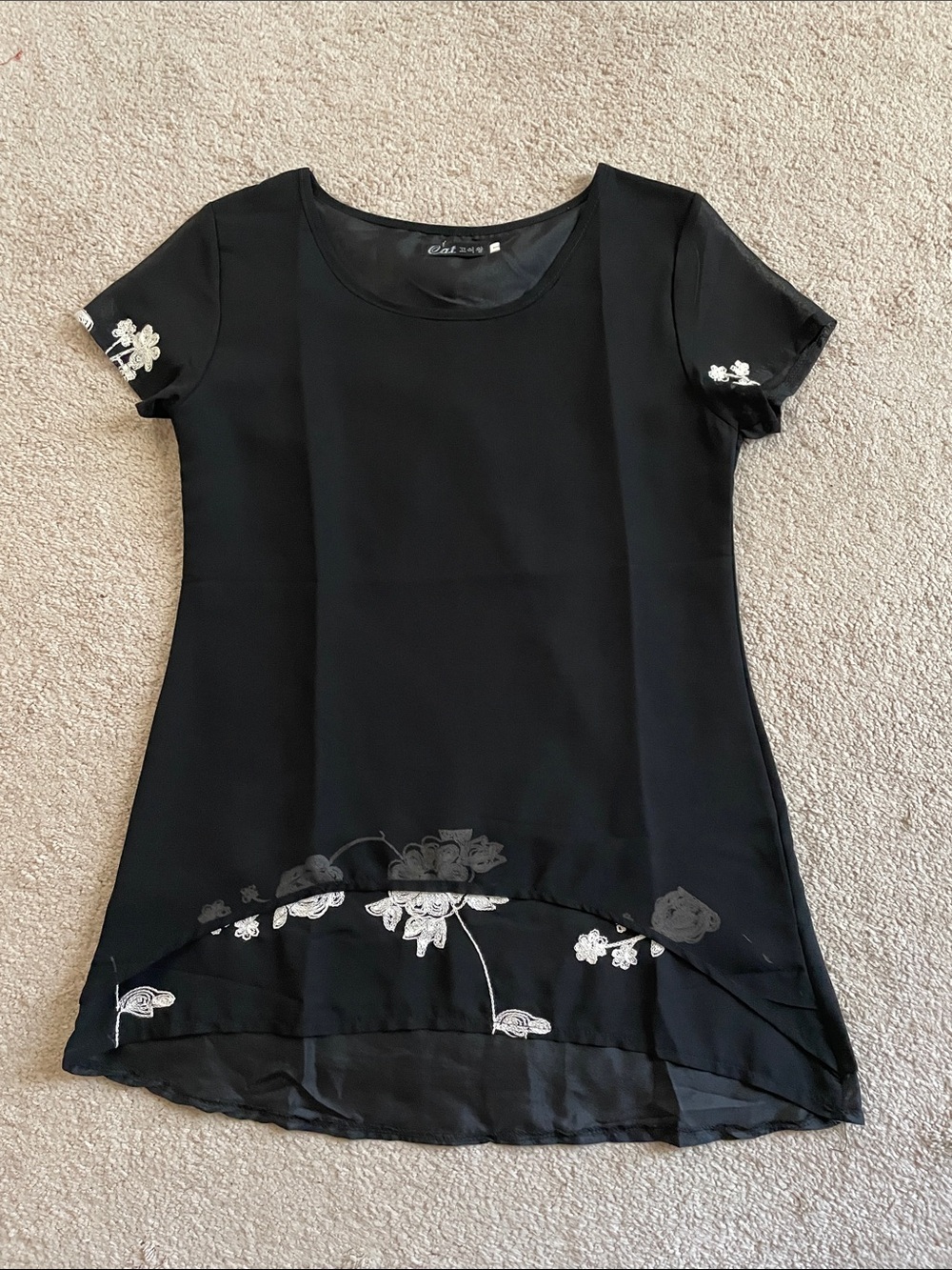 Ella Moss Black Short-Sleeve Tunic with White Floral Embroidery